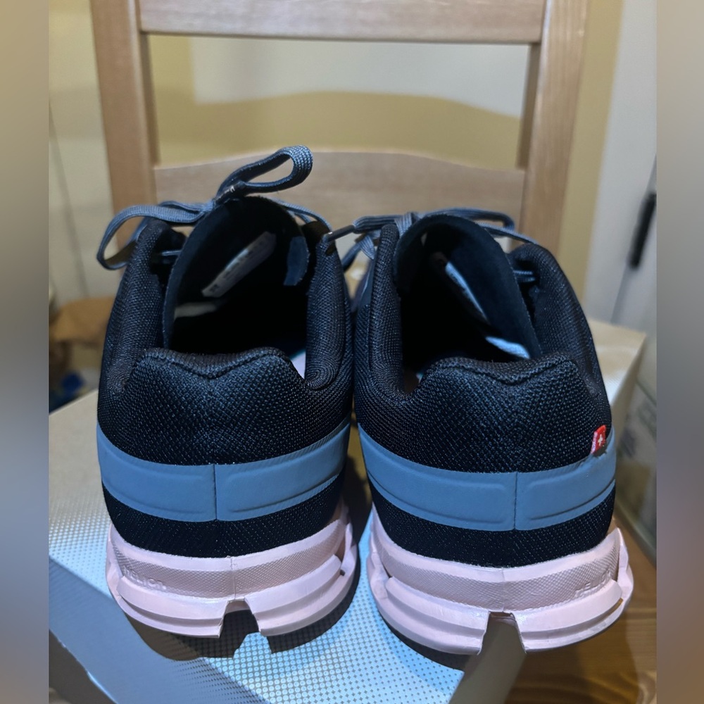 On Cloudflow 3.0 Running Shoes - Womens size 9.5 gray/pink - LIKE NEW - Picture 6 of 8